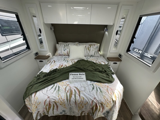 18' Paramount Signature Series double bed