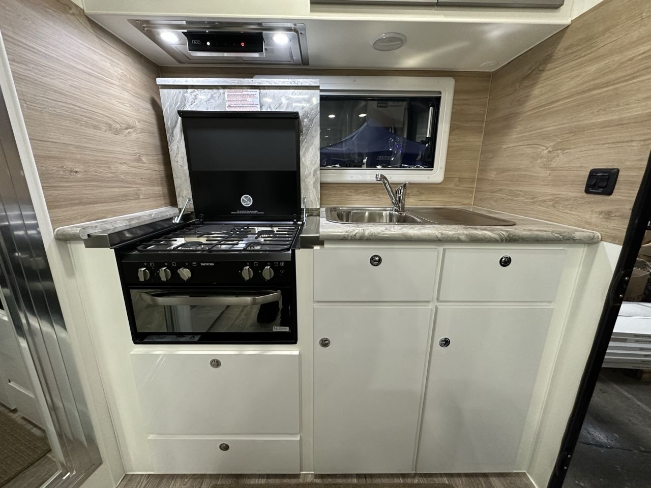 15'8 Paramount Micro kitchen with stovetop