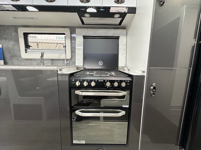 Stovetop and oven in 2023 Viscount V3.2 Club Lounge caravan