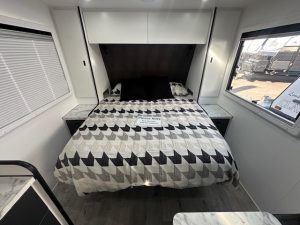 18'8 Highclere Little Cote - double bed