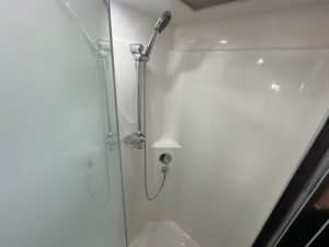18'8 Highclere Little Cote - shower