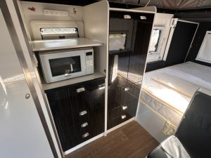 2018 Ezytrail Parks 15 - cupboards and microwave